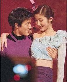 女明星摸男明星裤裆,女明星意外摸男明星裤裆引发热议